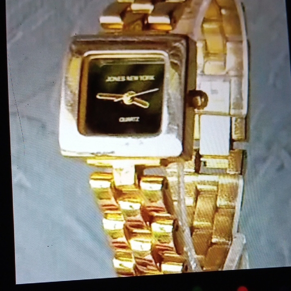 Jones New York Ldiesa Gold Tone With Black Dial Watch. Needs Battery - Picture 2 of 7